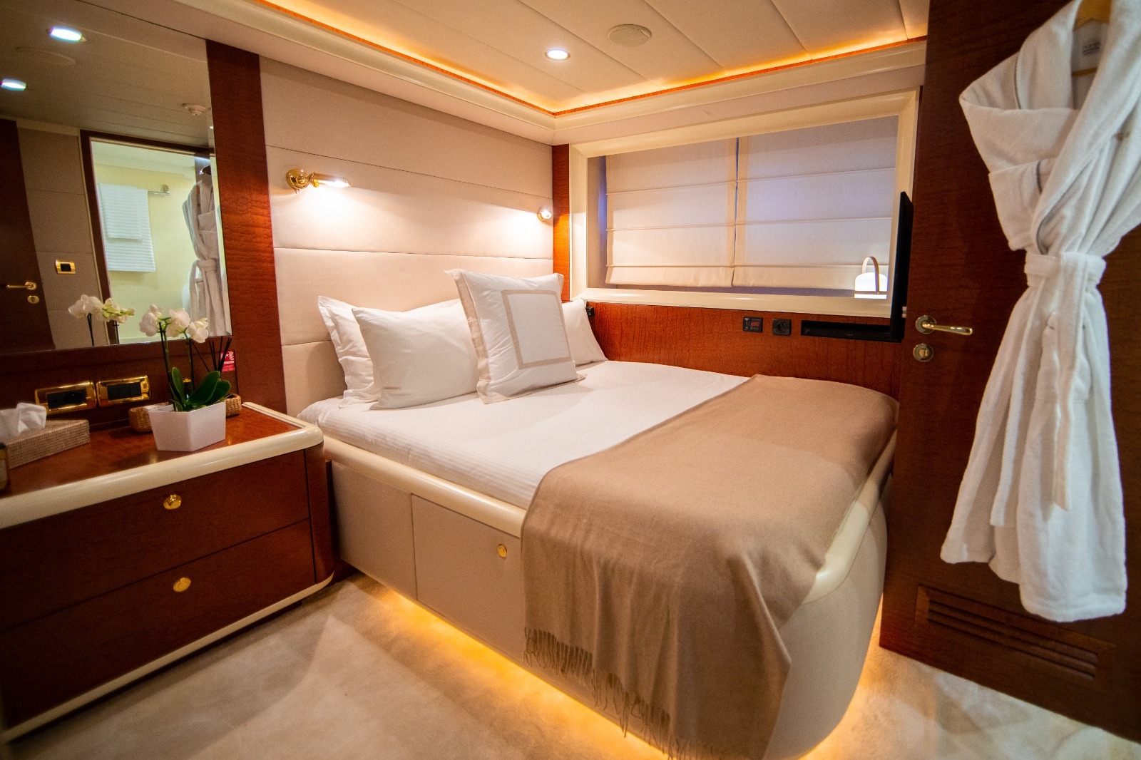 guest stateroom 1 port.jpg