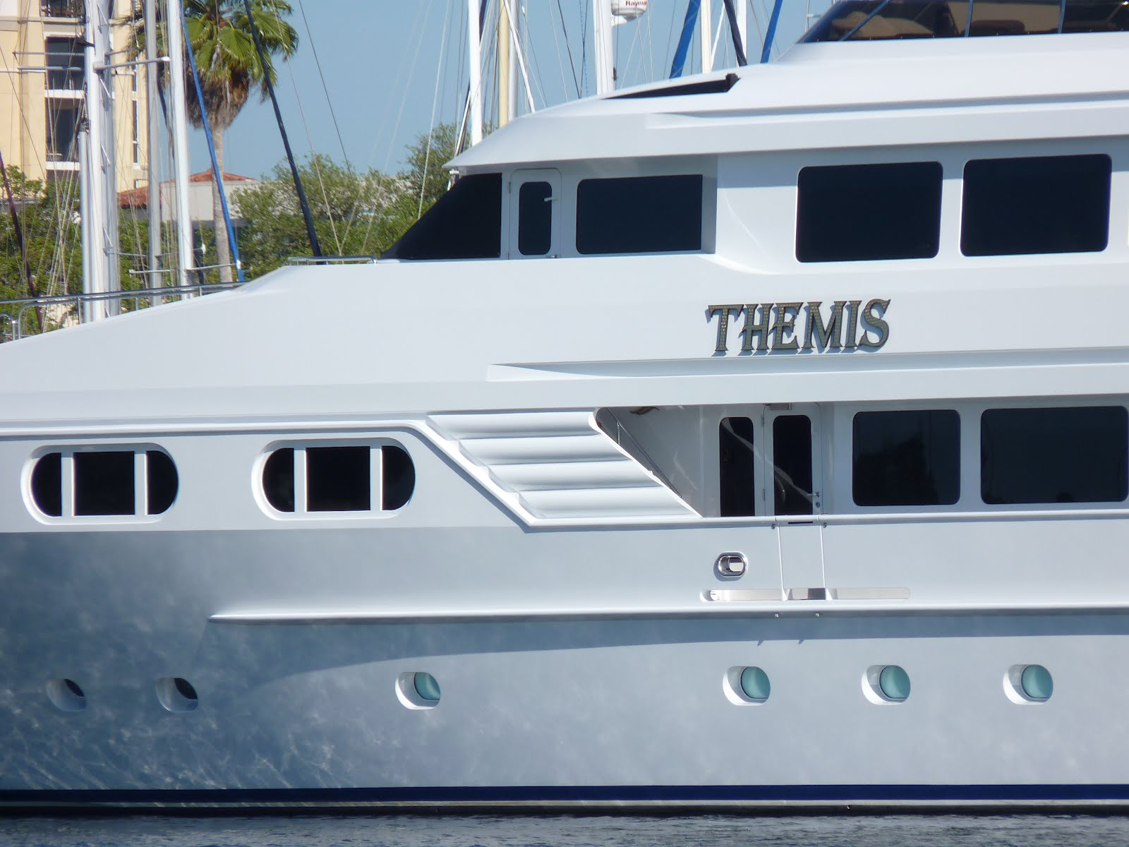 hull close up.jpg