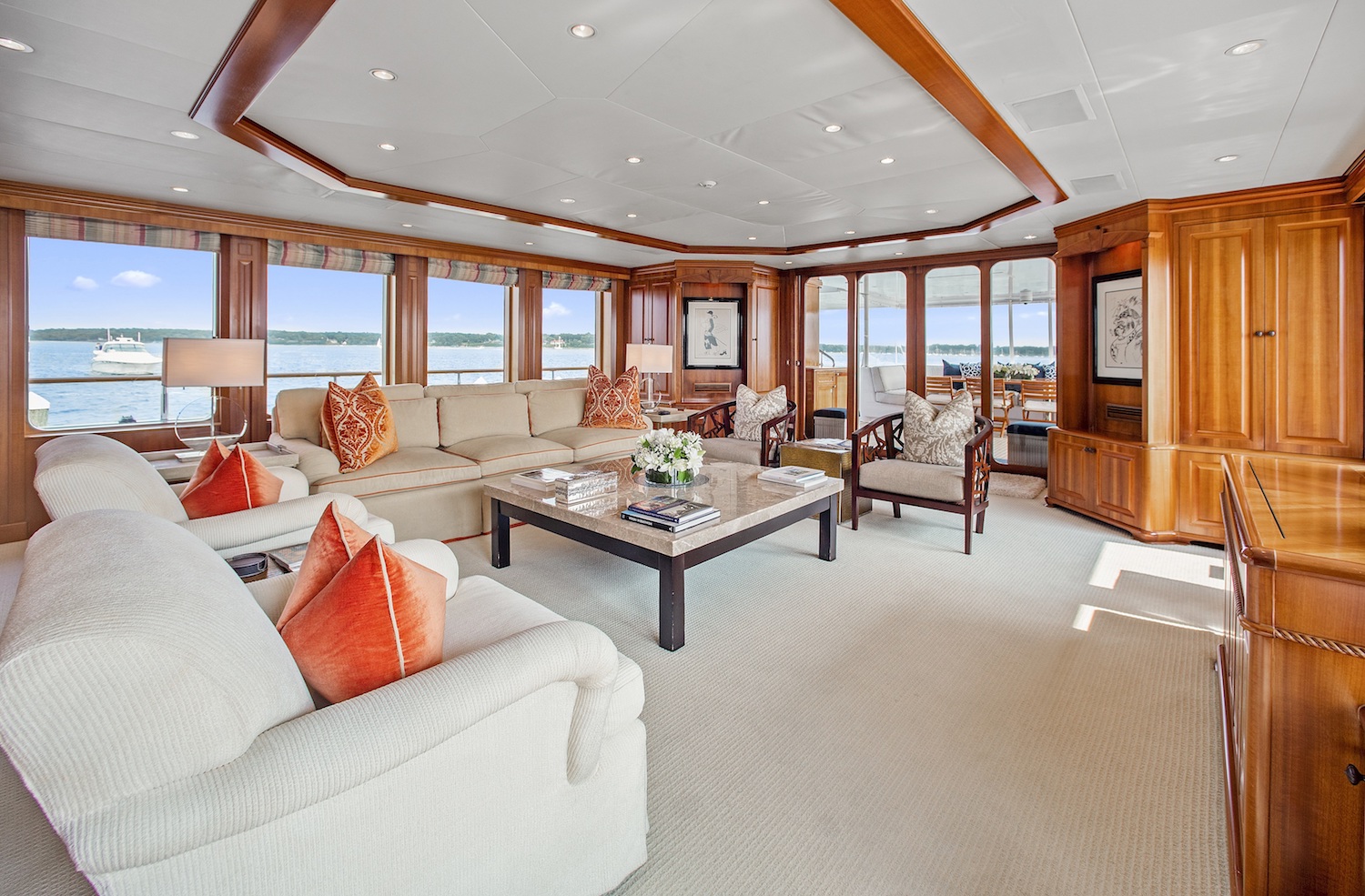 main saloon. .jpg