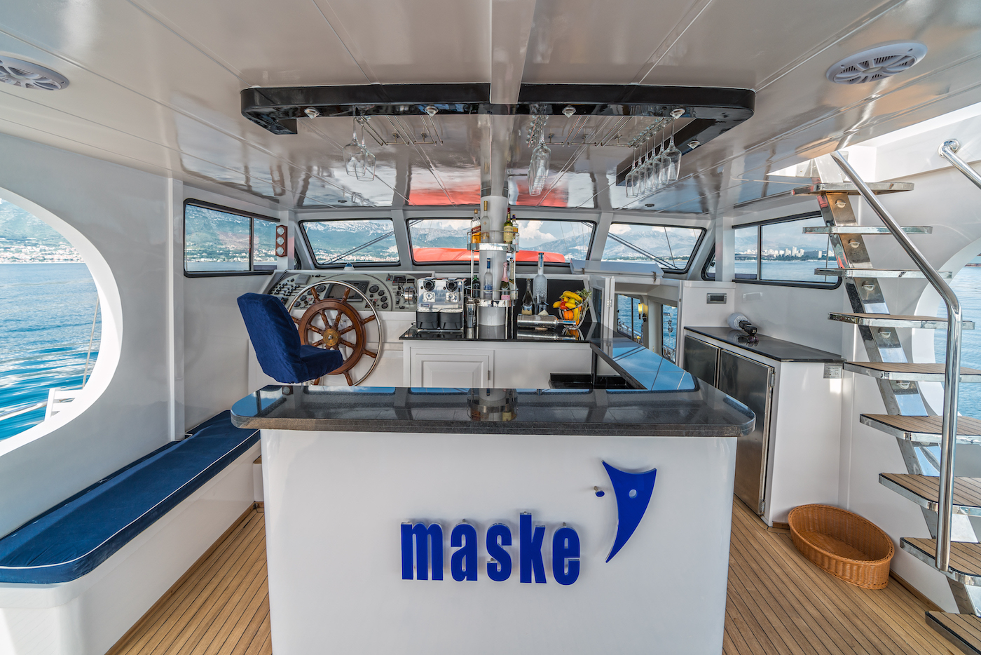maske bar.jpg
