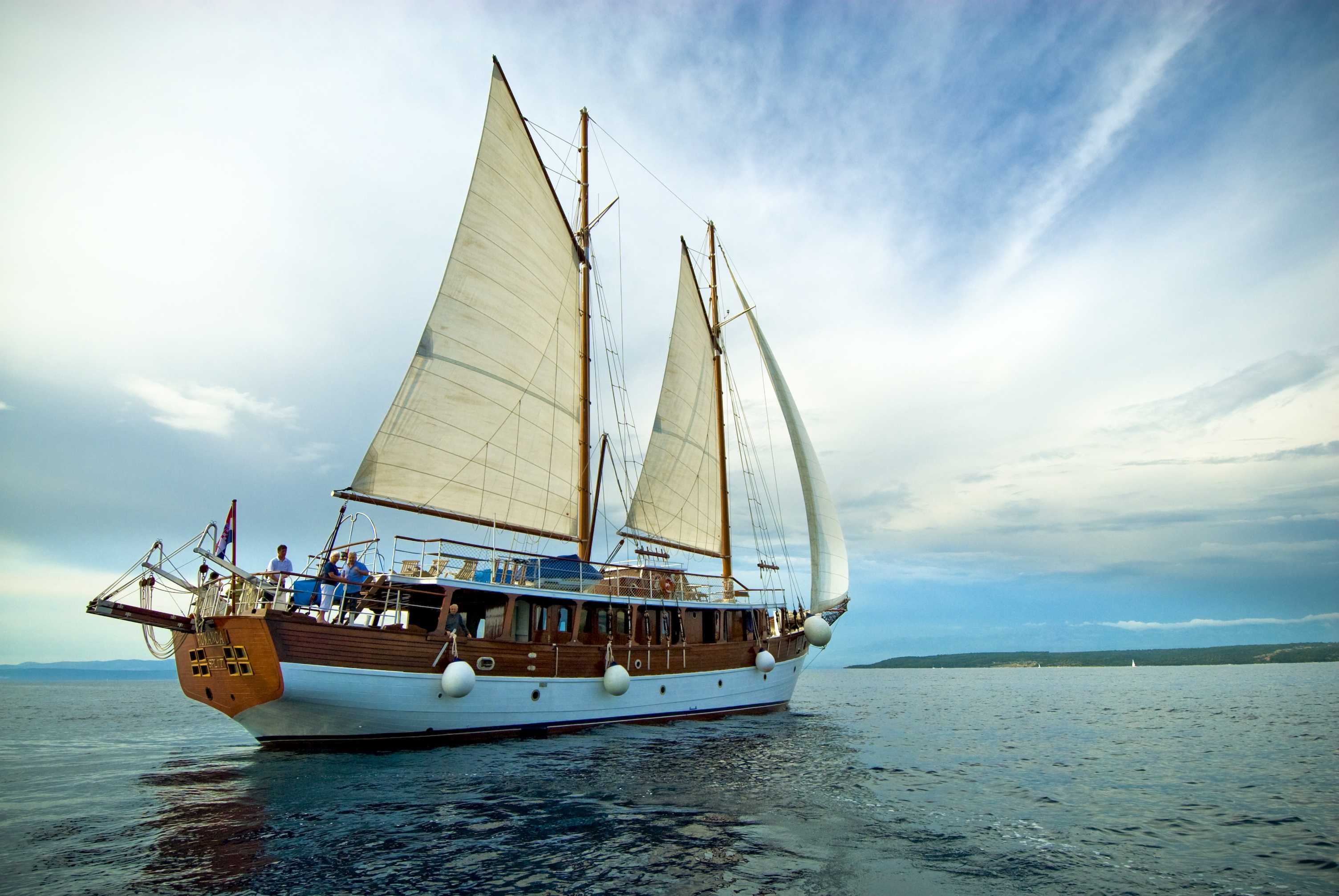 romanca yacht.jpg