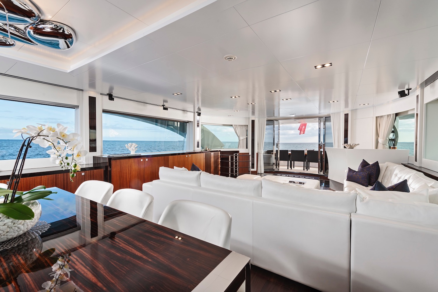 saloon and dining .jpg