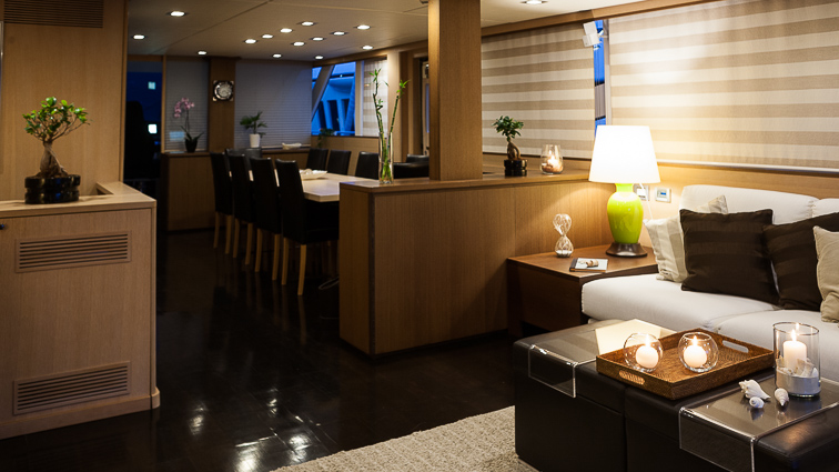 saloon and dining.jpg