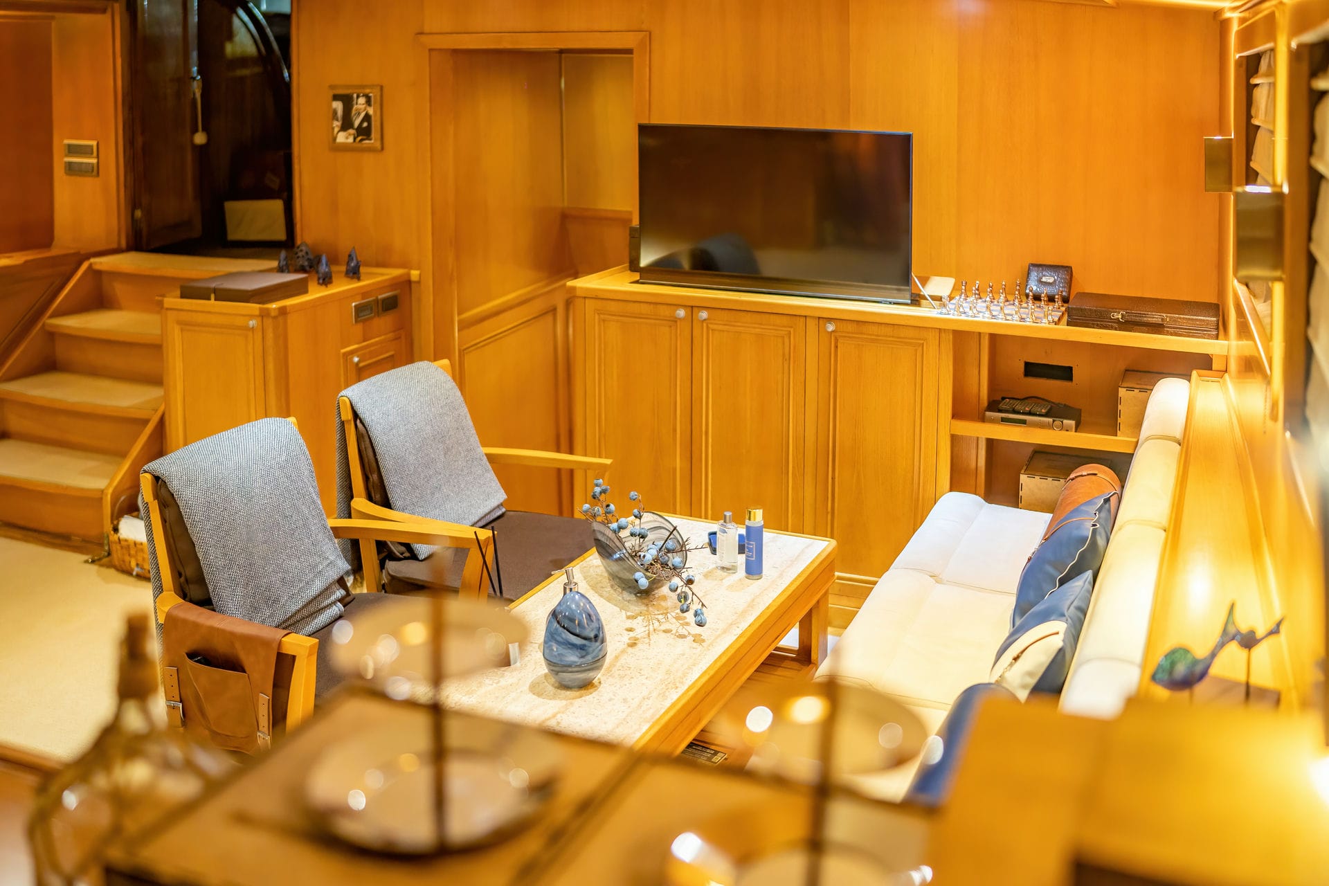 saloon seating area   .jpg