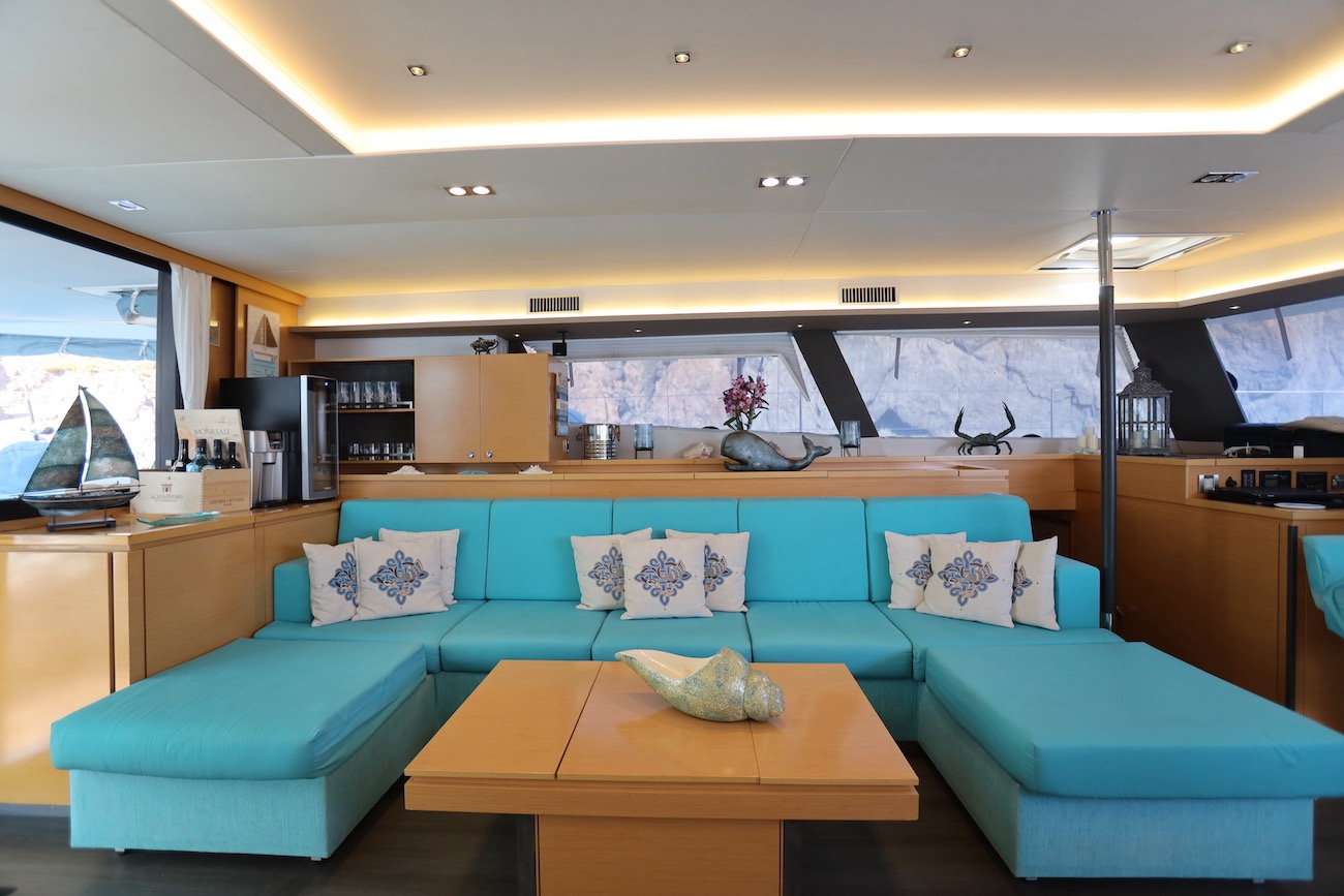 u-shaped sofa.jpg