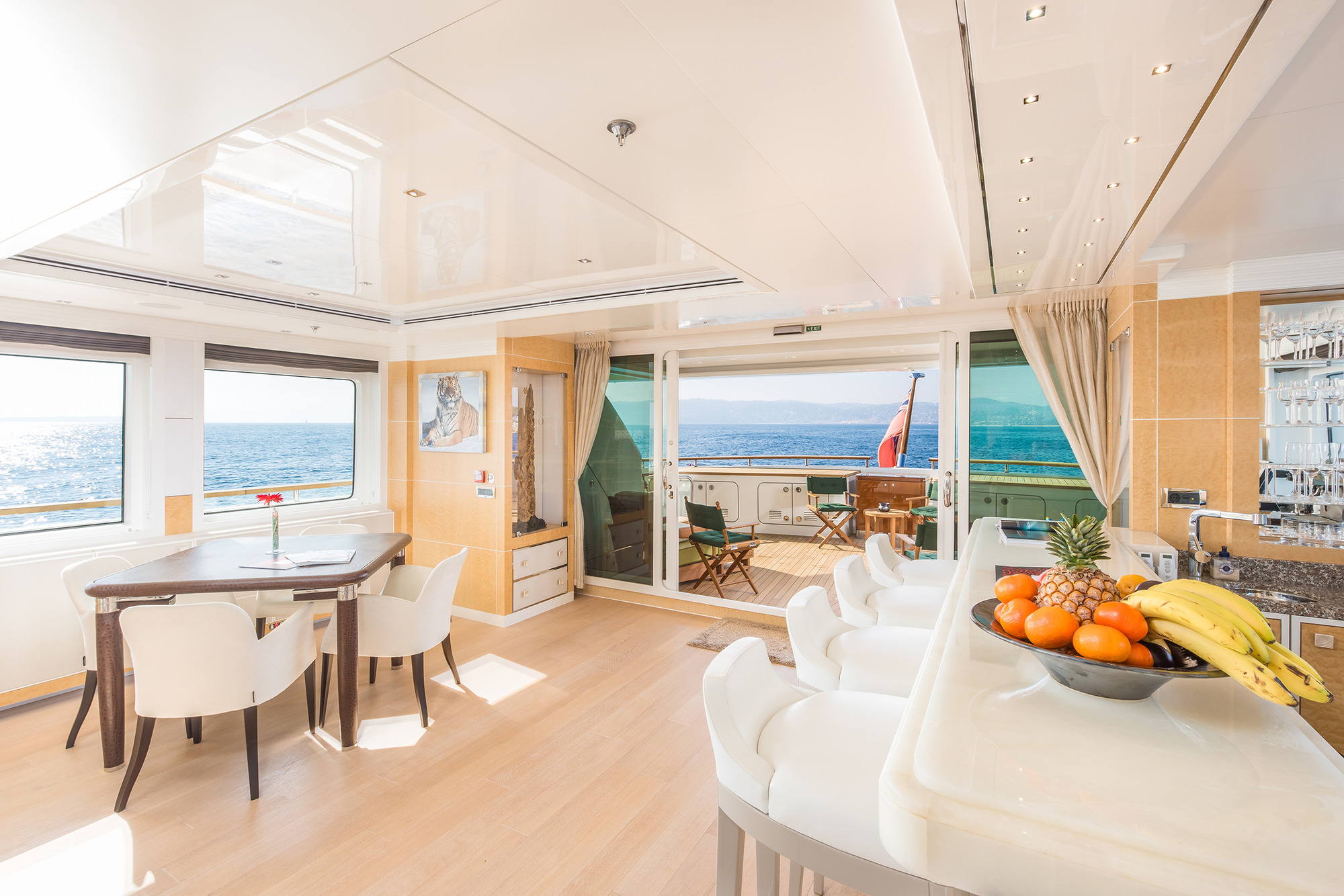 upper deck with bar, table and chairs.jpg