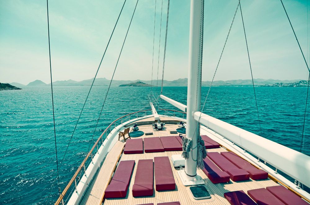 yacht LA FINALE deck.jpg