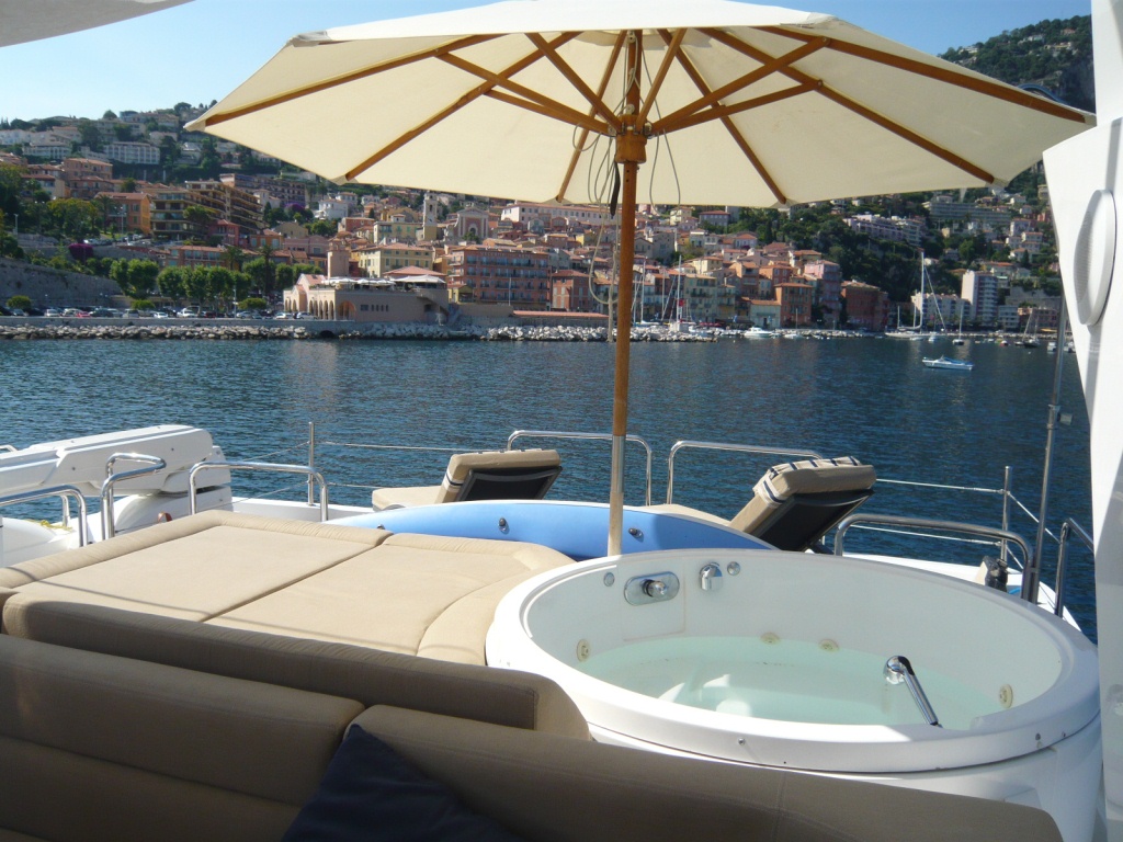  BEACHSEEKER -  Sundeck Spa Pool.jpg