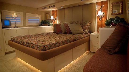 102 Azimut NEVER ENDING JOURNEY - Guest Stateroom.jpg