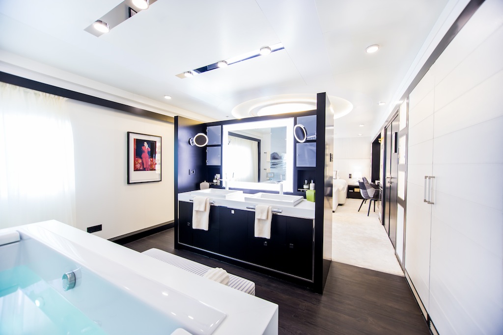 13 Luxury yacht Saluzi-MasterCabin.jpg