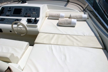 4FIVE -  Flybridge sunpads.jpg