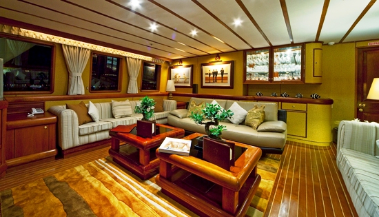 5 FISHES -  Upper Lounge.jpg