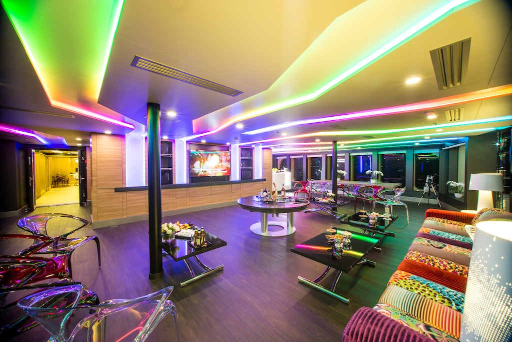 6 Saluzi motoryacht -Main Deck Salon.jpg
