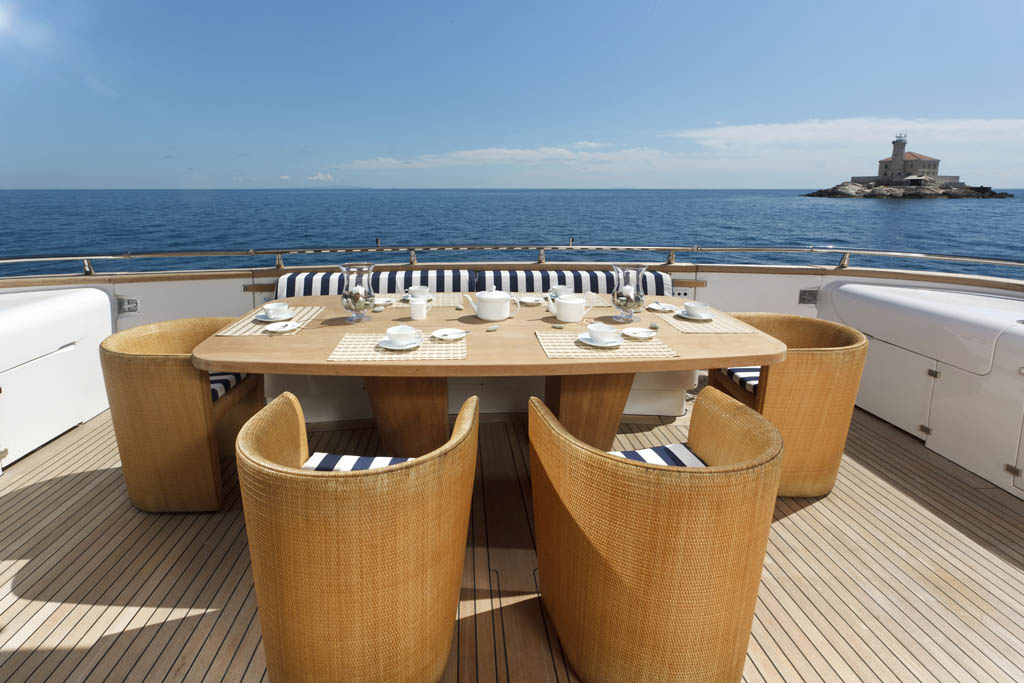 ADRIATIC BLUES - Alfresco dining.jpg