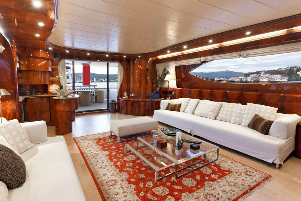 ADRIATIC BLUES - Salon aft.jpg