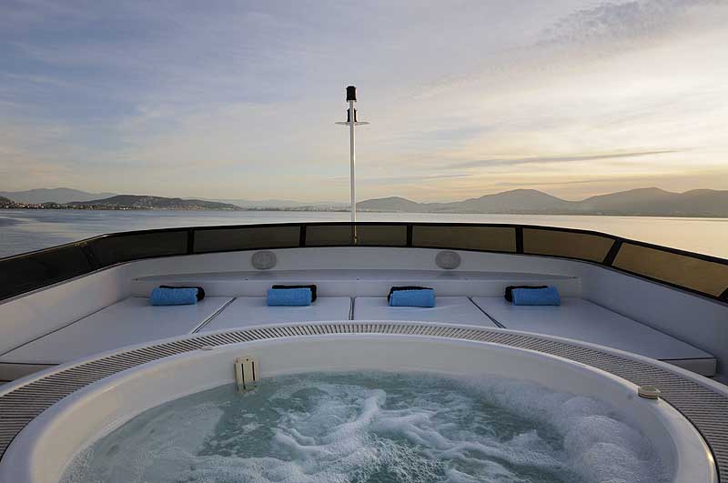 AI - Sundeck Spa Pool.jpg