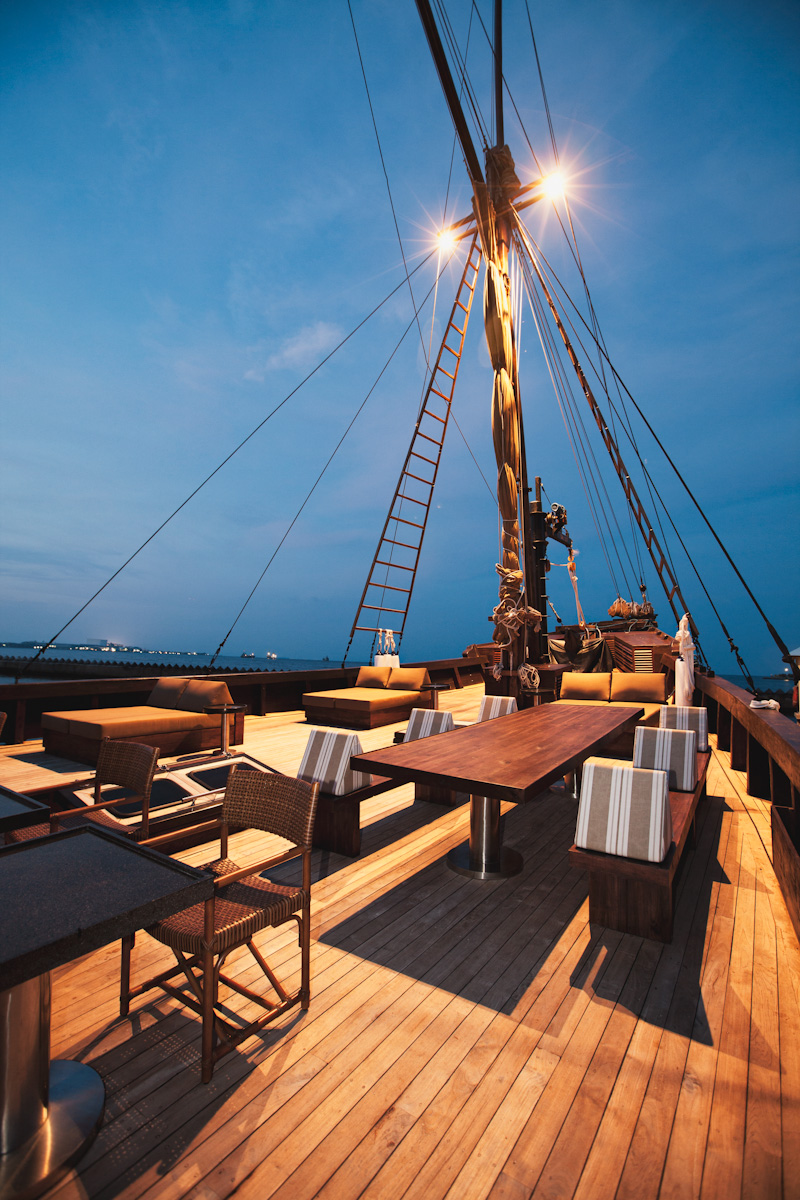 ALILA PURNAMA - Foredeck Dining 2.jpg