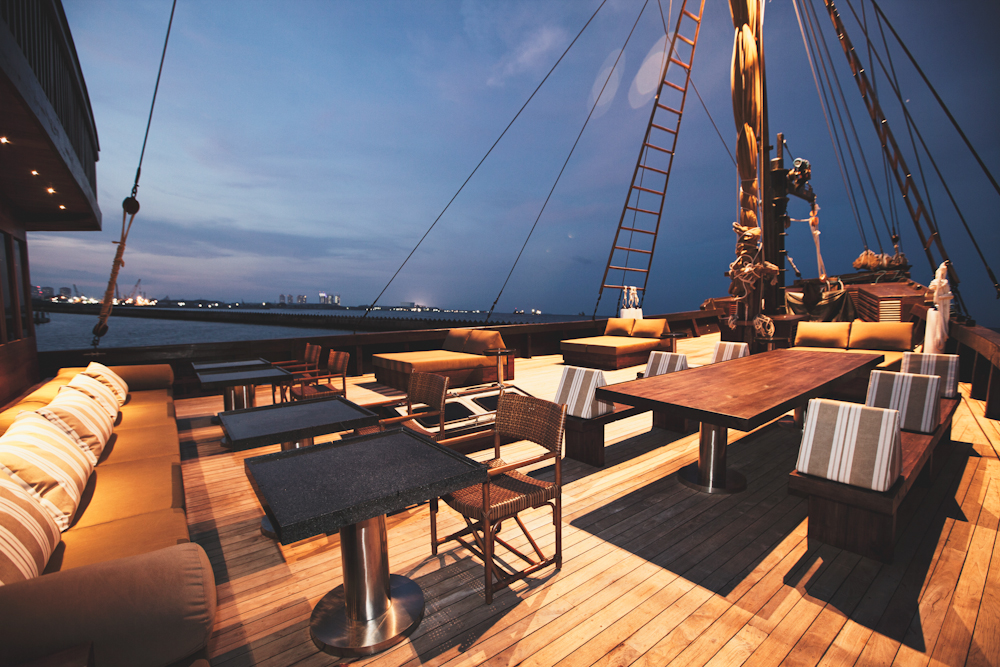 ALILA PURNAMA - Foredeck Dining.jpg