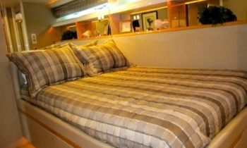 ANDIAMO 76 Lazzara -  Guest Cabin.jpg