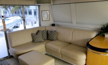 ANDIAMO 76 Lazzara -  Skylounge.jpg