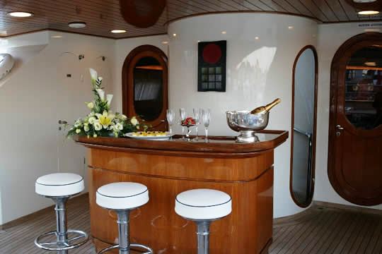 ANTARA - aft deck bar.jpg