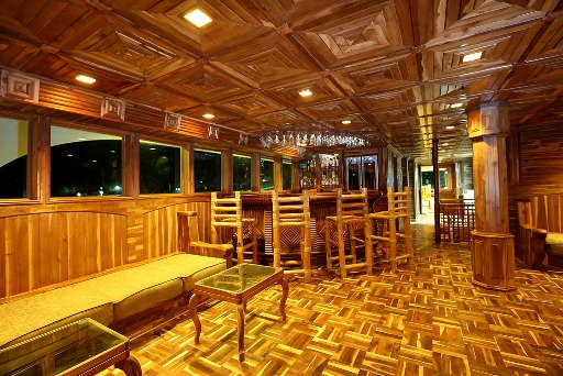 AREVARA - Bar and Lounge.jpg