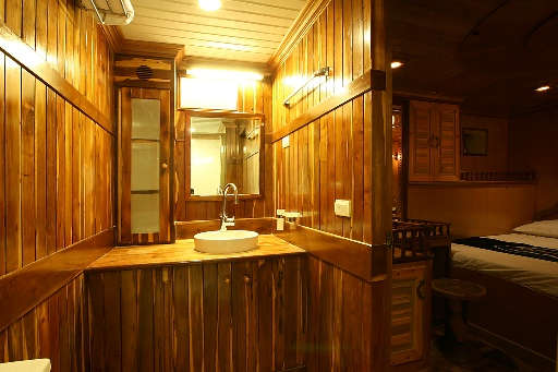 AREVARA - Bathroom.jpg