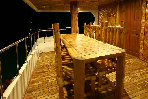 AREVARA - Lower deck al fresco dining.jpg