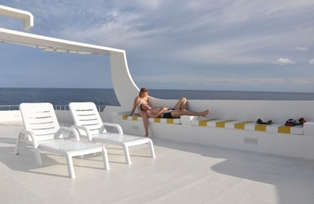 AREVARA - Top Sundeck.jpg
