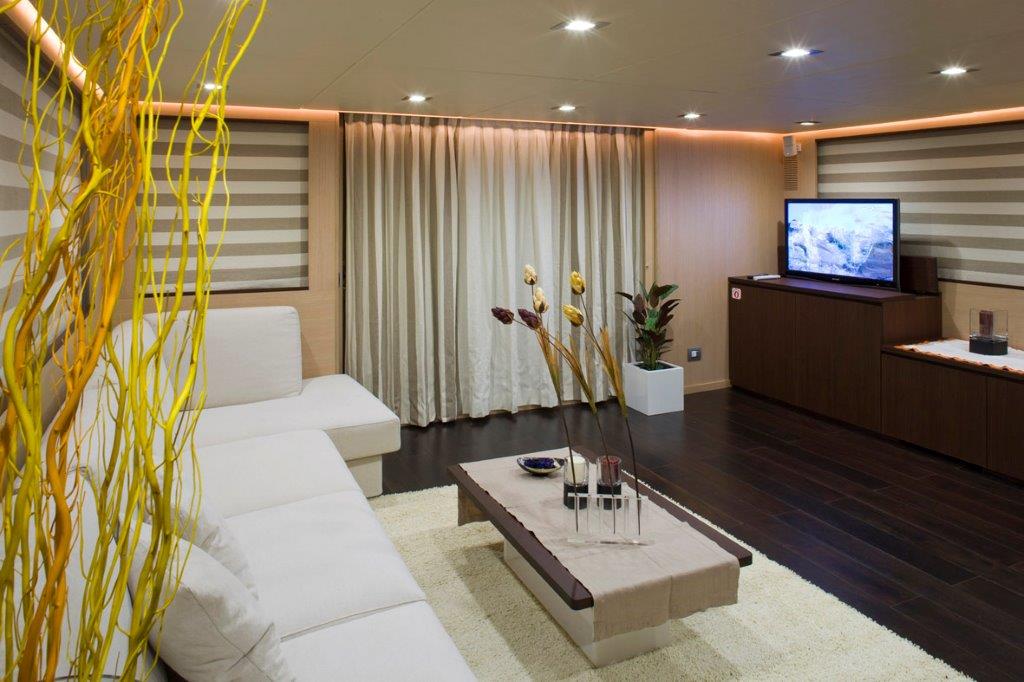 ARIA Yacht - Saloon .jpg