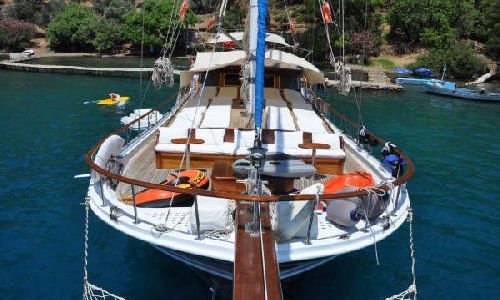ARIELLE I  -   Foredeck.jpg