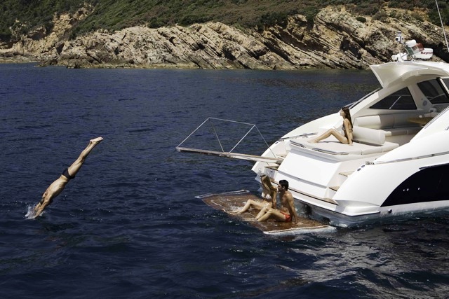 ATLANTIS 54  -  Fun in the Sun.jpg