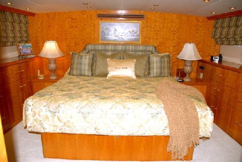 AVANTI master cabin.jpg