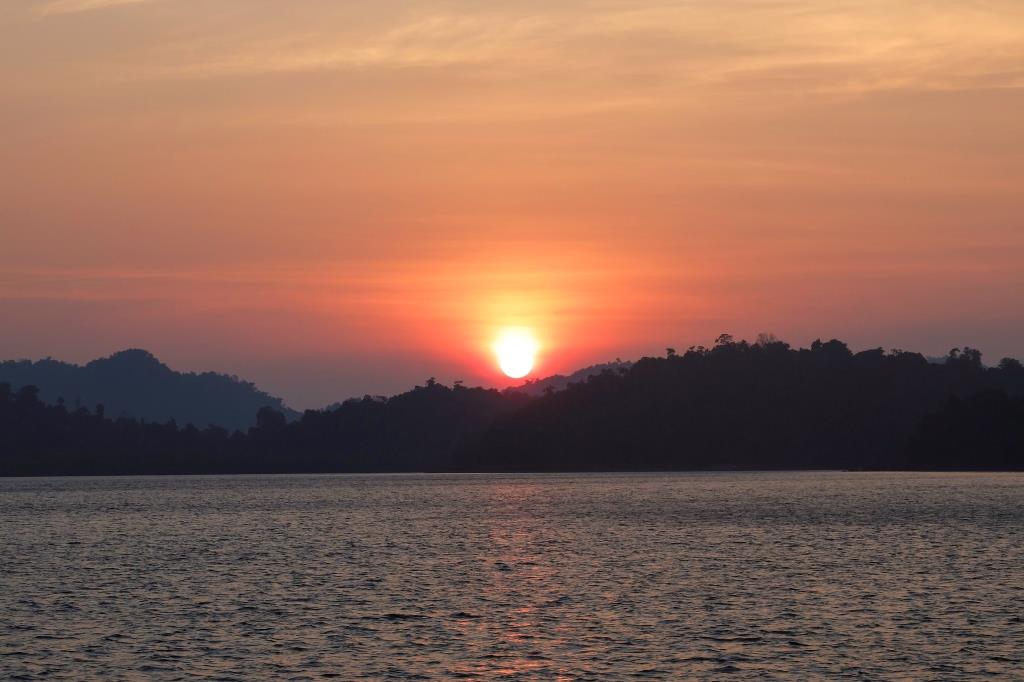 AVENTURE - Sunset.jpg