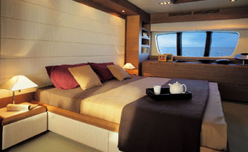 AZIMUT 98 - Master Cabin.jpg
