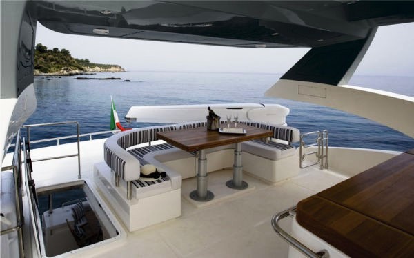 Aicon 75 Fly dining.jpg