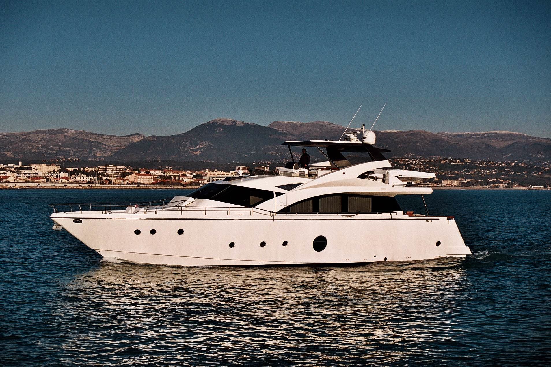 Aicon Yacht KRYS KAR - Main.jpg