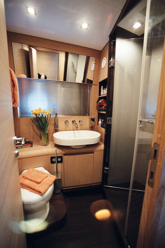 Aicon Yacht KRYS KAR - VIP Bathroom.jpg