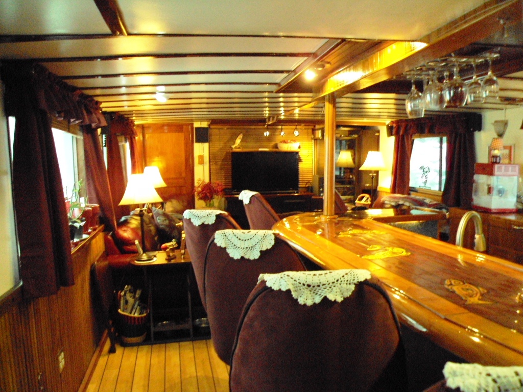 Alaska Pirates Pride (APP) - Galley and Salon.JPG