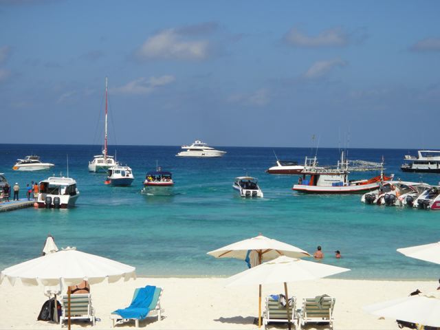 Amadeus - At Anchor 2.jpg