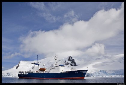 Antarctica - Explorer yacht Sarsen Paradise Bay 2.jpg