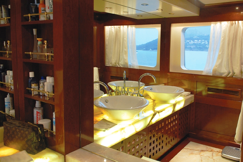 Ariete Primo Master Bath.jpg