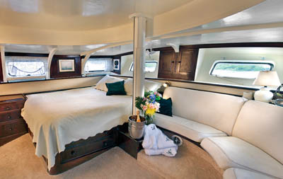 Ayacanora - Master Stateroom.jpg