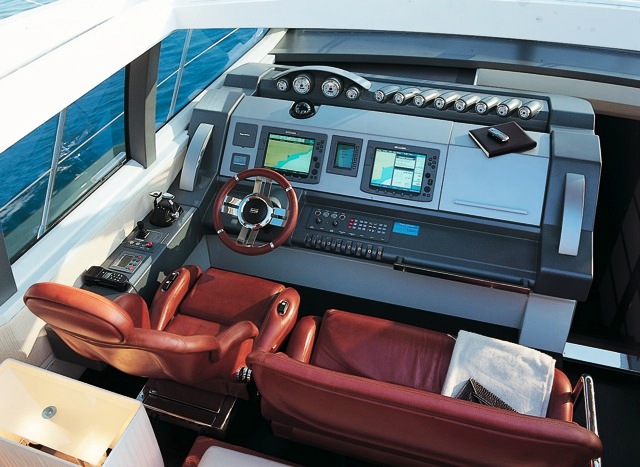 Azimut 62S -  Controls.jpg