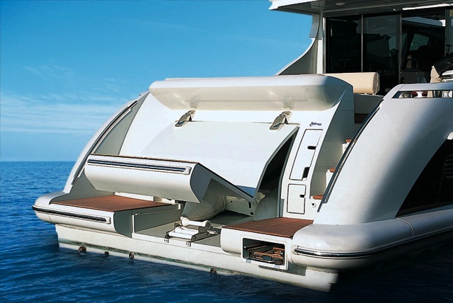 Azimut 62S -  Swim Platform.jpg
