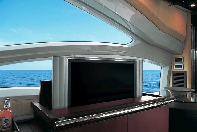 Azimut 62S -  TV.jpg