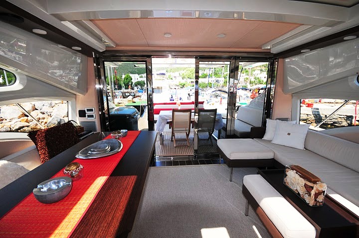 Azimut 68S Salon Aft.jpg