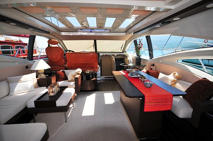 Azimut 68S Salon Forward.jpg