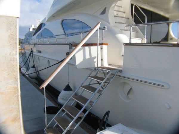 Azimut 80 GRACE -  Boarding Ladder.jpg