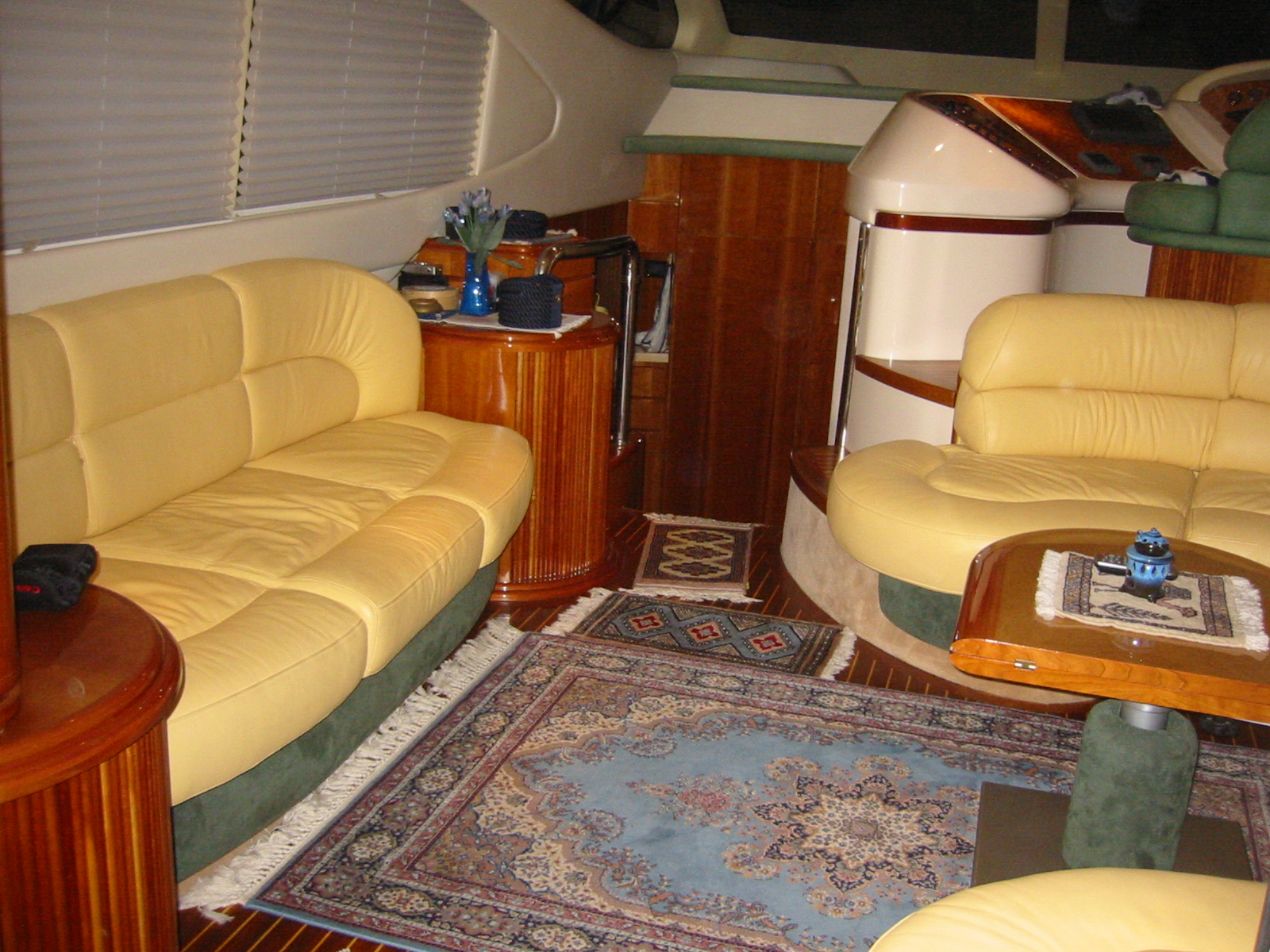 Azimut Yacht KIRAL -  Salon.jpg